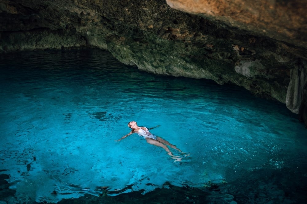 Natural swimming hole in Mexico by Roberto Nickson